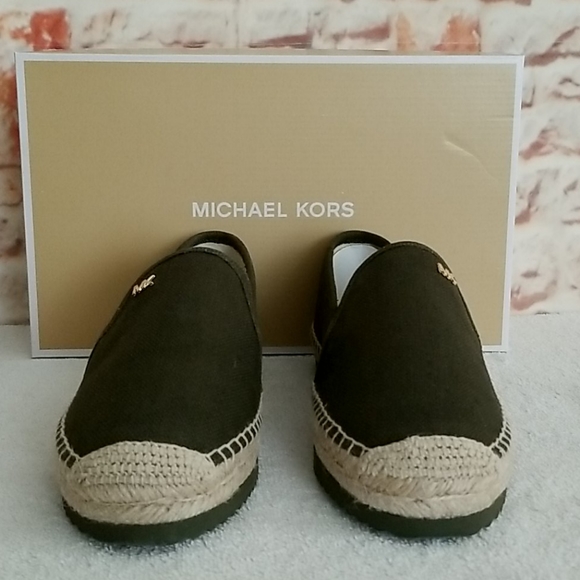 New Michael Kors Hastings Slip-On Sneakers - Picture 2 of 7